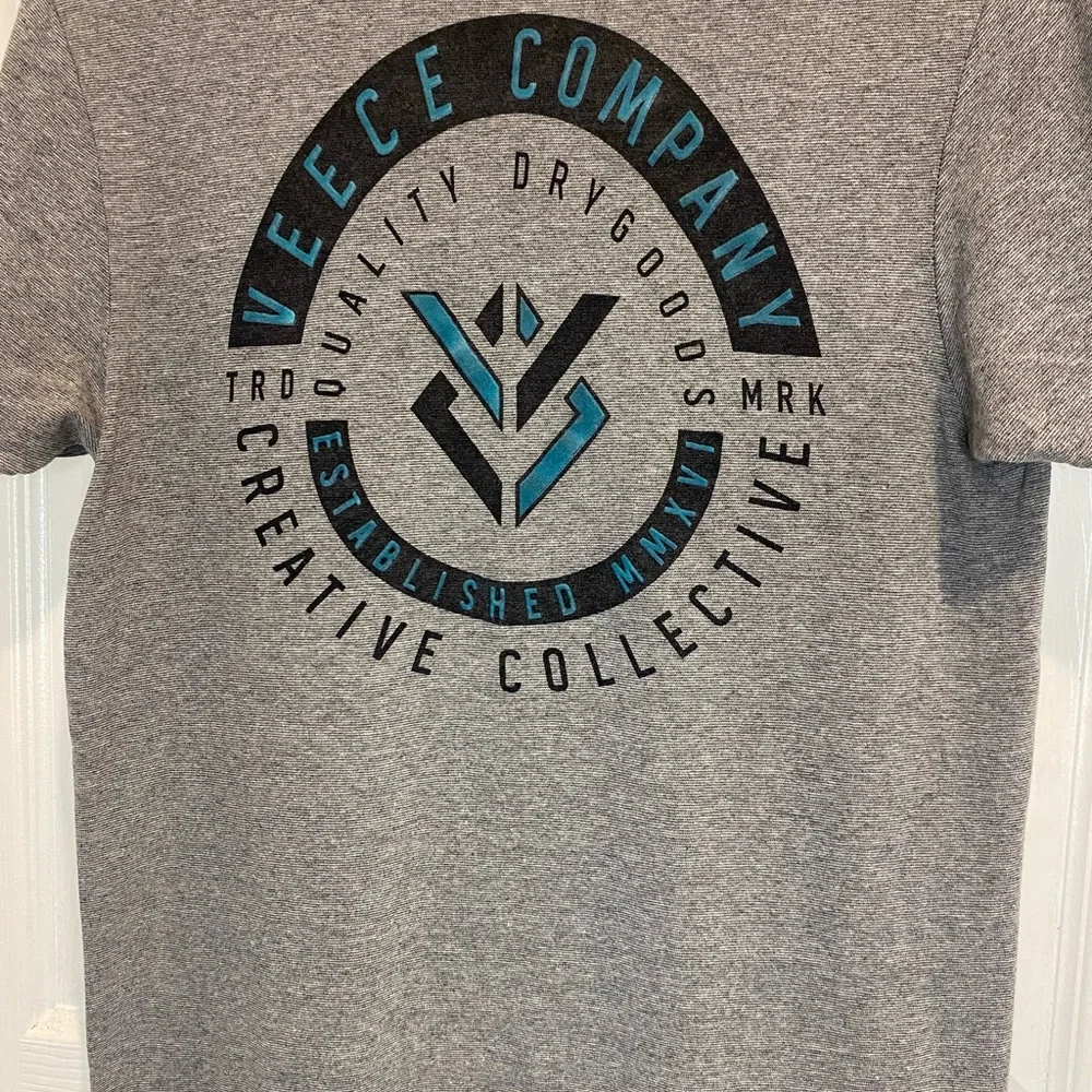 VEECE Co. Gray T-Shirt - Picture 3 of 4